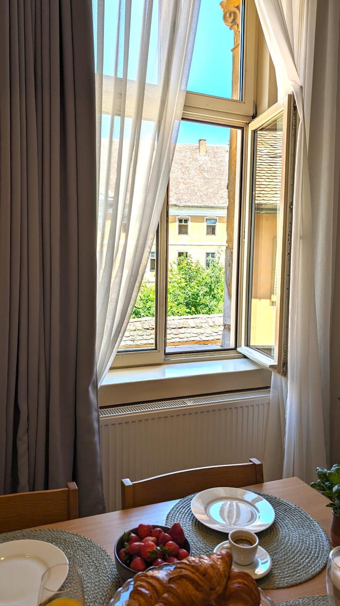 Apartment In Historic Center, Quiet Area, Ac Sibiu Exteriér fotografie